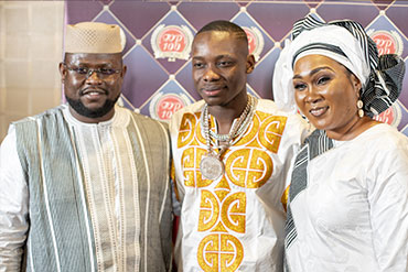 PDG des Aéroports du Mali avec sa femme et Sidiki Diabaté